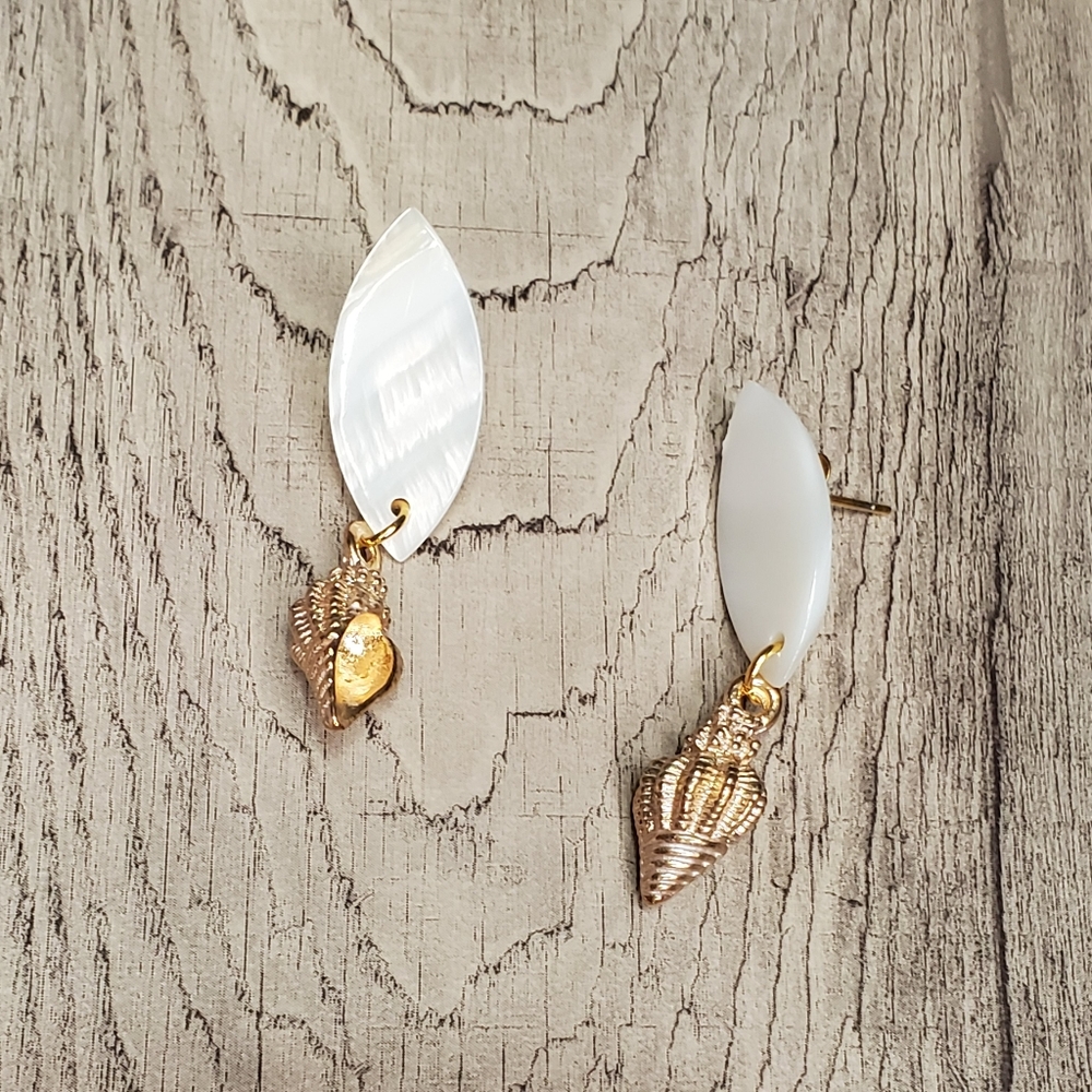 Mother of pearl gold stainless steel earrings